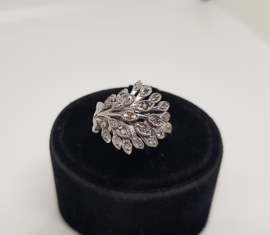 GENİŞ YAPRAK MODELİ PIRLANTA TAŞLI YÜZÜK