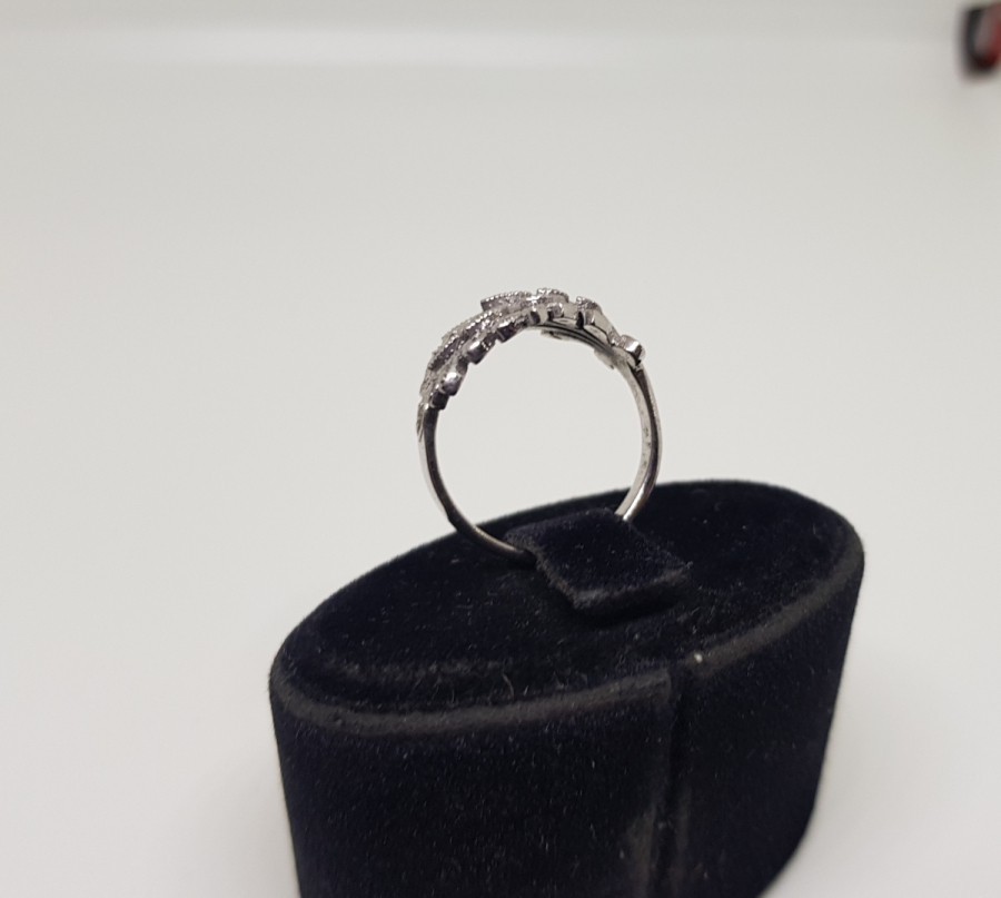 GENİŞ YAPRAK MODELİ PIRLANTA TAŞLI YÜZÜK