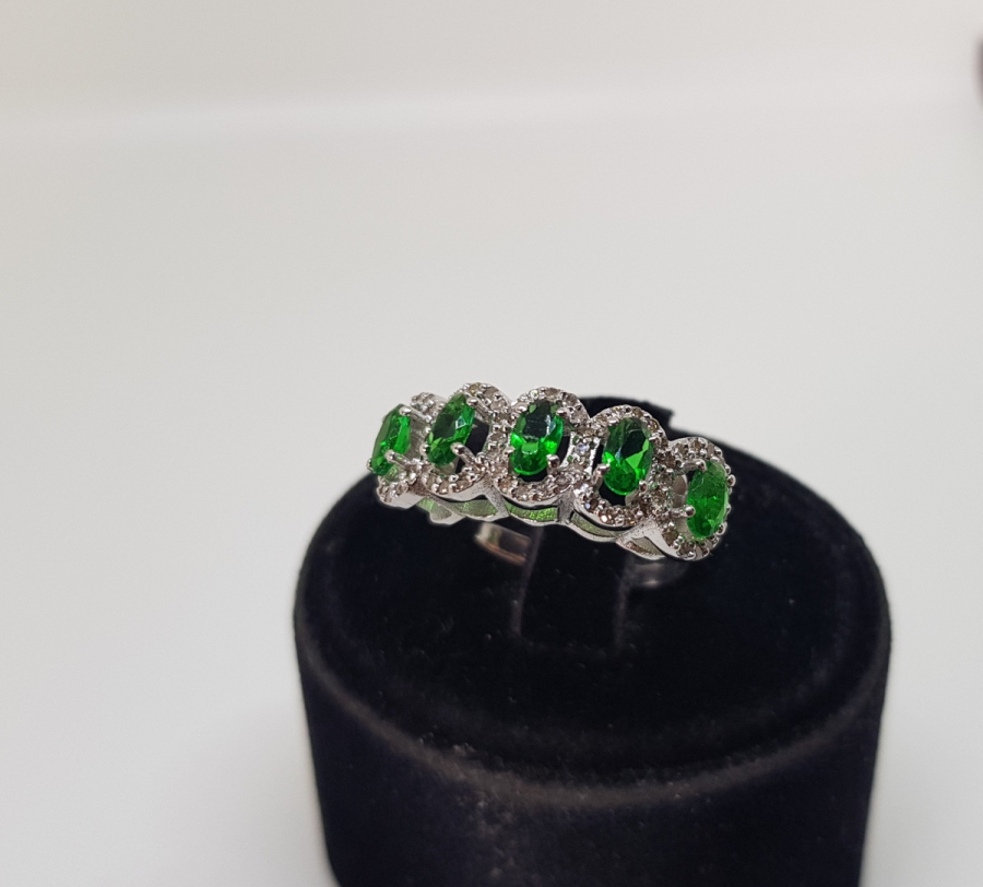 ZÜMRÜT VE PIRLANTA TAŞLI YARIM TAM TUR MODEL YÜZÜK