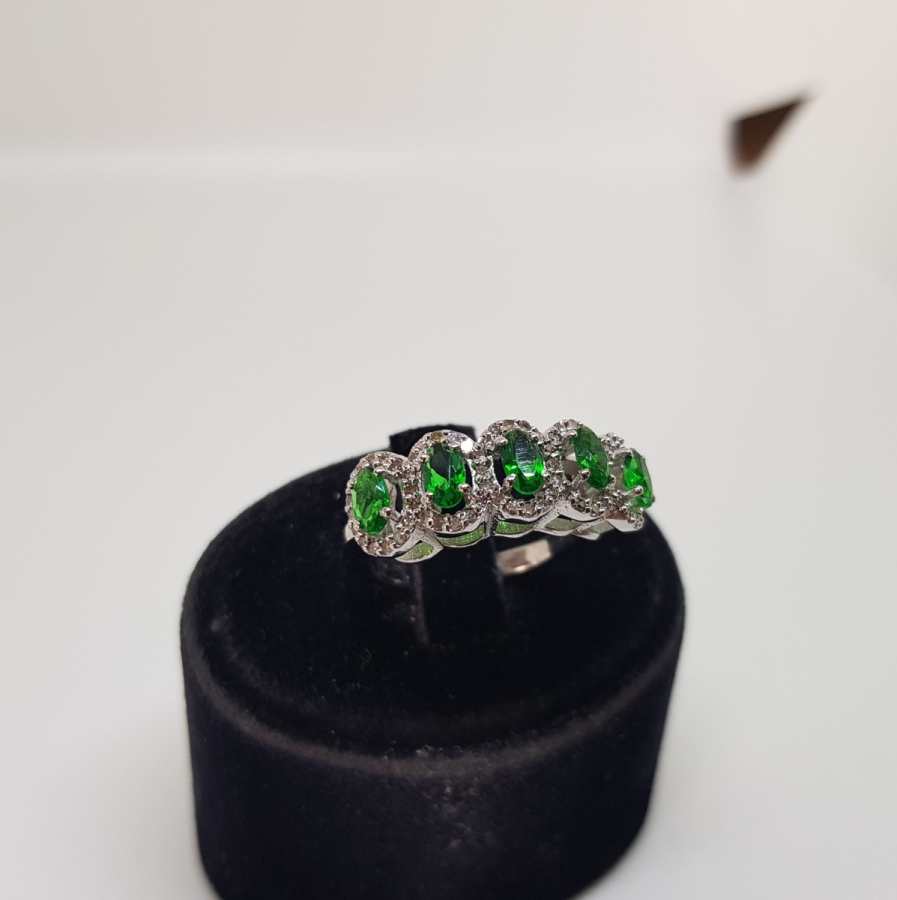 ZÜMRÜT VE PIRLANTA TAŞLI YARIM TAM TUR MODEL YÜZÜK