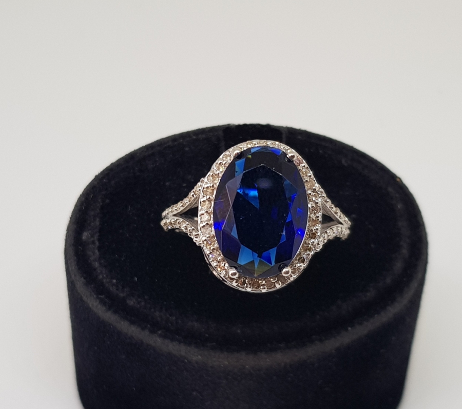 PIRLANTA VE SAFİR TAŞLI BÜYÜK ELİPS MODEL YÜZÜK