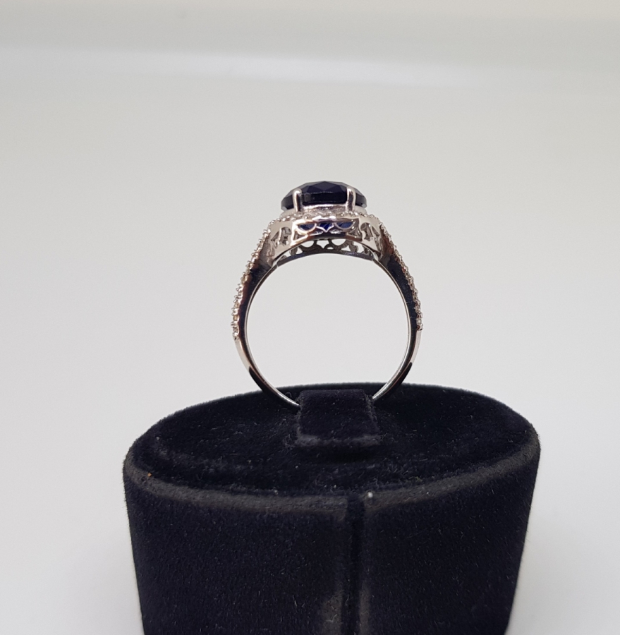 PIRLANTA VE SAFİR TAŞLI BÜYÜK ELİPS MODEL YÜZÜK