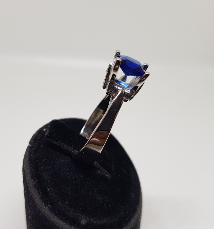 PIRLANTA VE SAFİR TAŞLI KARE ELMAS MODELİ YÜZÜK