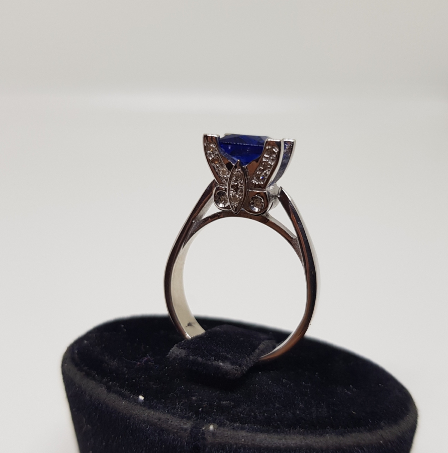 PIRLANTA VE SAFİR TAŞLI KARE ELMAS MODELİ YÜZÜK