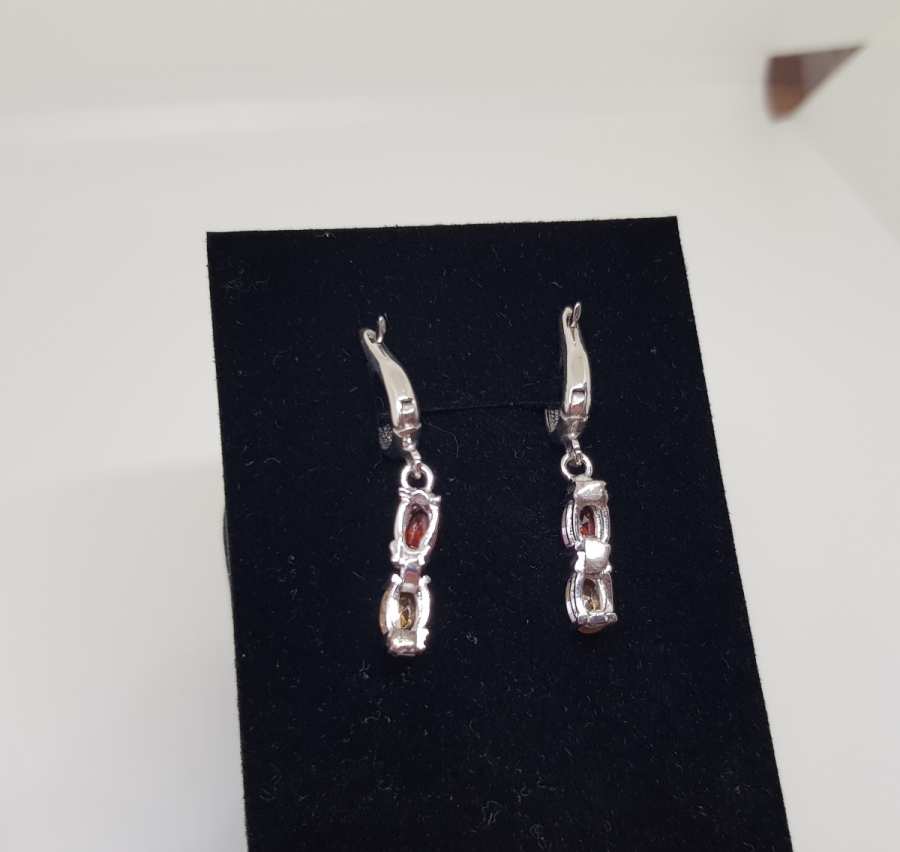 RENK CÜMBÜŞÜ MODELİ PIRLANTA TAŞLI KÜPE