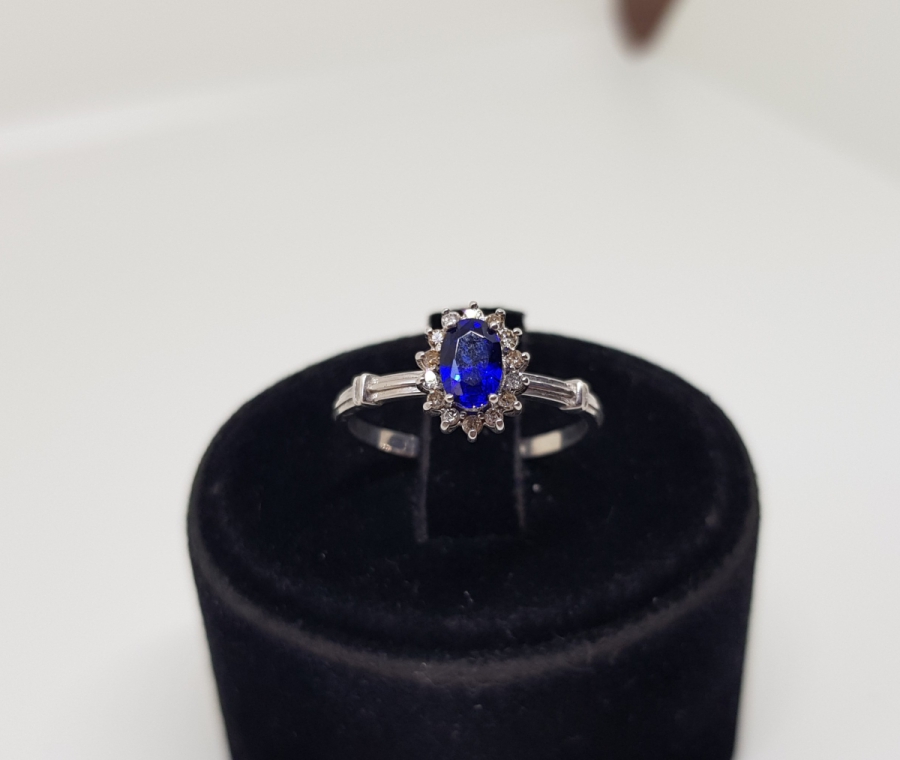 MİNİ GÜNEŞ MODELİ SAFİR VE PIRLANTA TAŞLI YÜZÜK