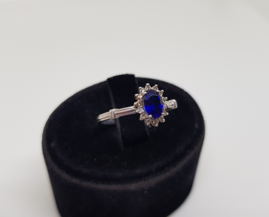 MİNİ GÜNEŞ MODELİ SAFİR VE PIRLANTA TAŞLI YÜZÜK