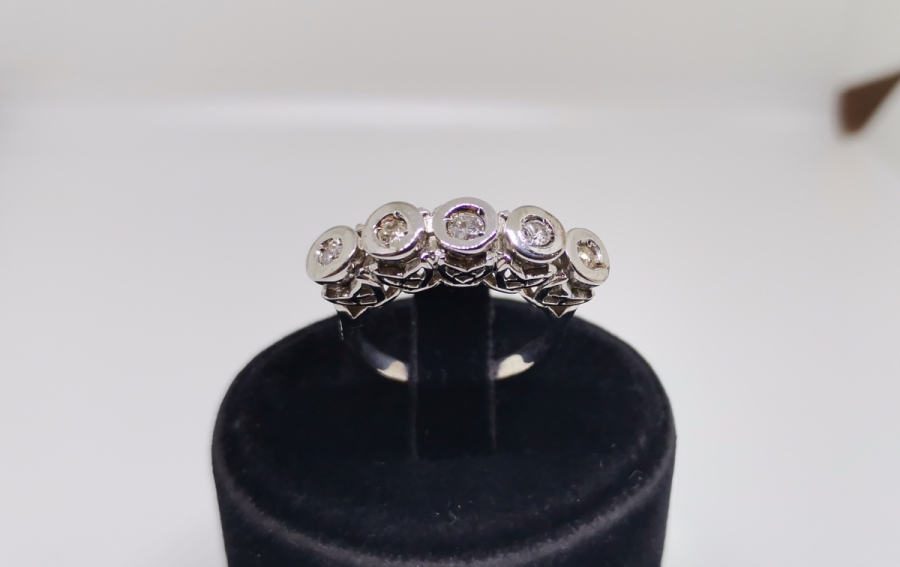 BEŞTAŞ MODEL OVAL MONTÜRLÜ YÜZÜK