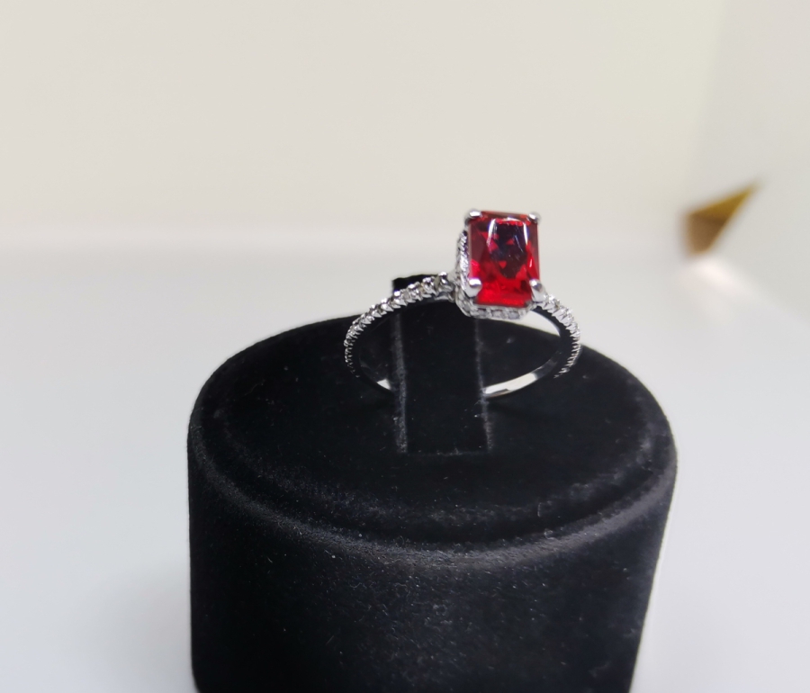 YAKUT VE PIRLANTA TAŞLI FRANSIZ BAGET MODELLİ YÜZÜK