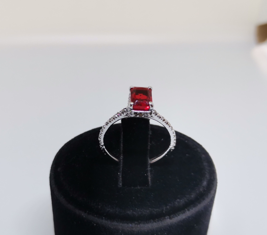 YAKUT VE PIRLANTA TAŞLI FRANSIZ BAGET MODELLİ YÜZÜK