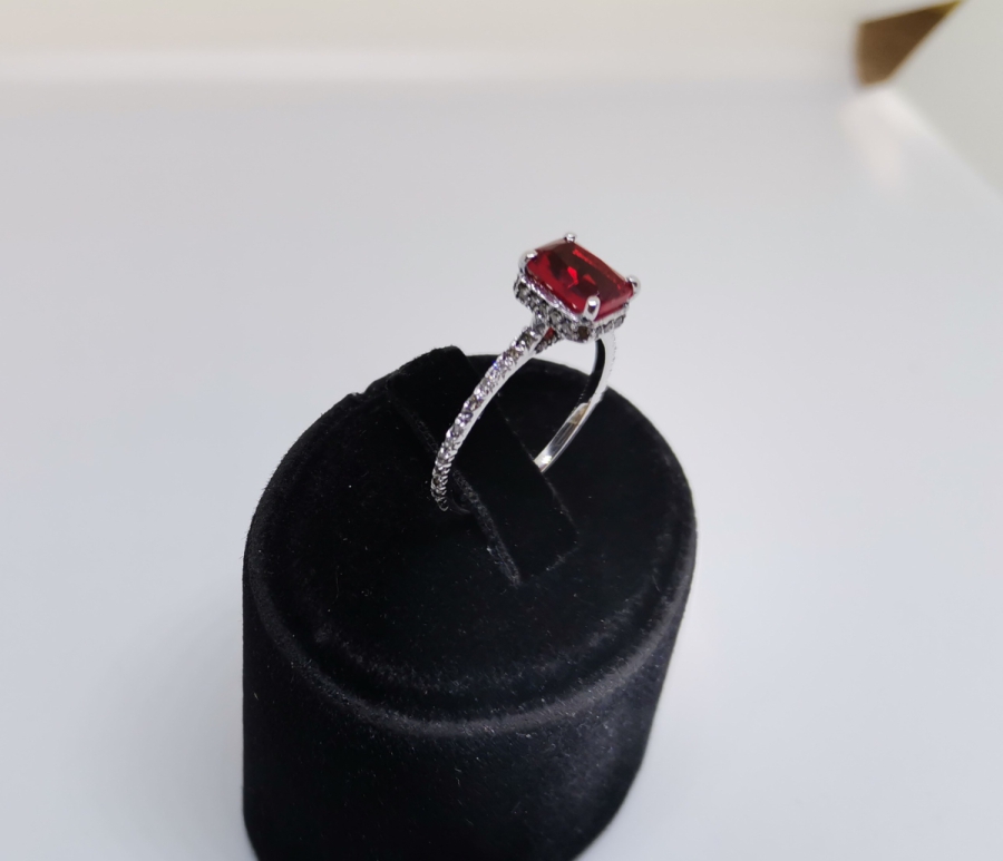 YAKUT VE PIRLANTA TAŞLI FRANSIZ BAGET MODELLİ YÜZÜK