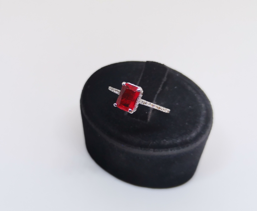 YAKUT VE PIRLANTA TAŞLI FRANSIZ BAGET MODELLİ YÜZÜK