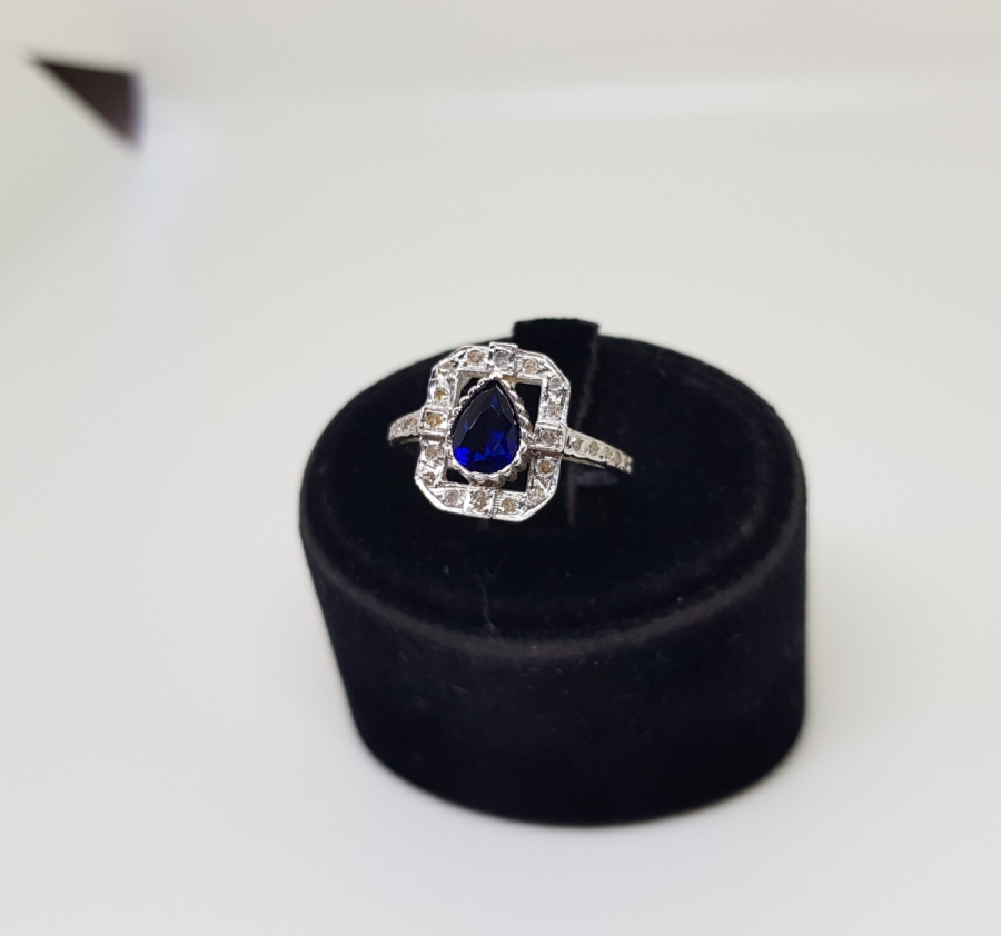 SAFİR VE PIRLANTA TAŞLI KALP MODELLİ YÜZÜK