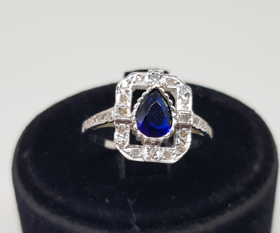 SAFİR VE PIRLANTA TAŞLI KALP MODELLİ YÜZÜK