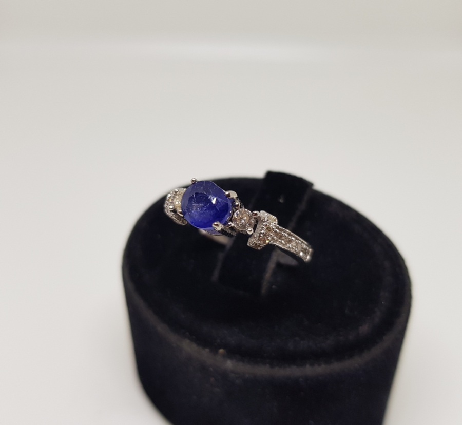 PIRLANTA VE HAS SAFİR TAŞLI OVAL MODEL YÜZÜK