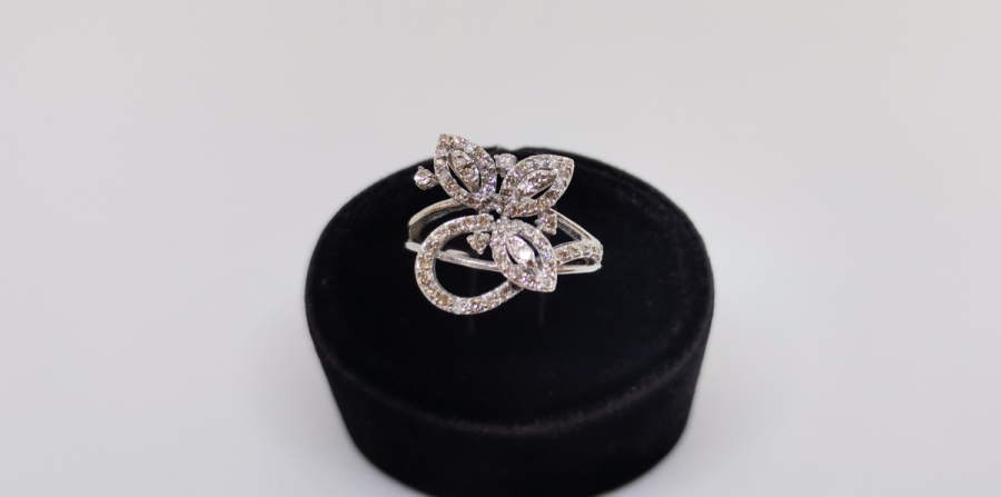 FİYONK MODEL PIRLANTA YÜZÜK