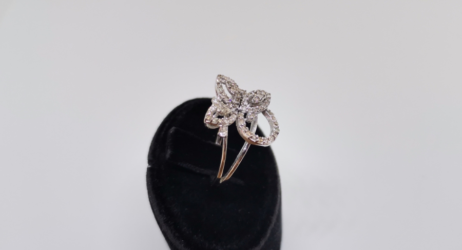 FİYONK MODEL PIRLANTA YÜZÜK