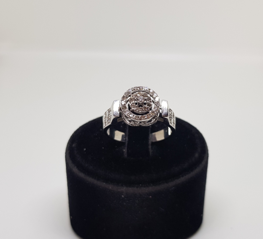 HALKALI MODEL PIRLANTA TAŞLI YÜZÜK