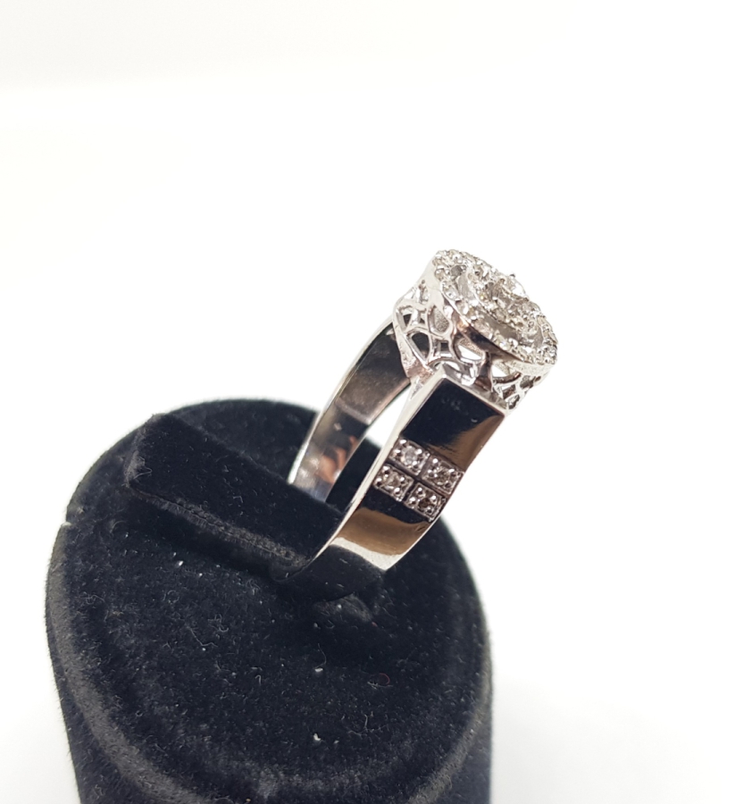 HALKALI MODEL PIRLANTA TAŞLI YÜZÜK