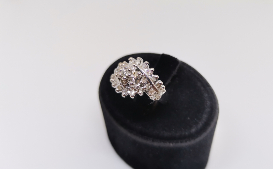 SONSUZLUK MODEL PIRLANTA TAŞLAR İLE SÜSLÜ YÜZÜK