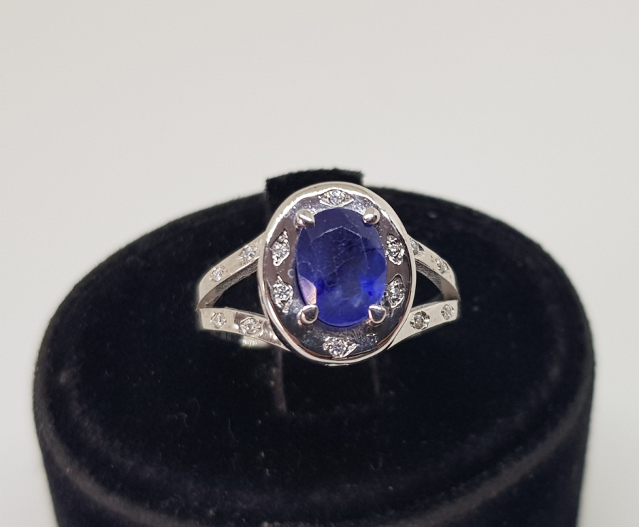 SAFİR VE PIRLANTA TAŞLI GİRİT MODELİ YÜZÜK