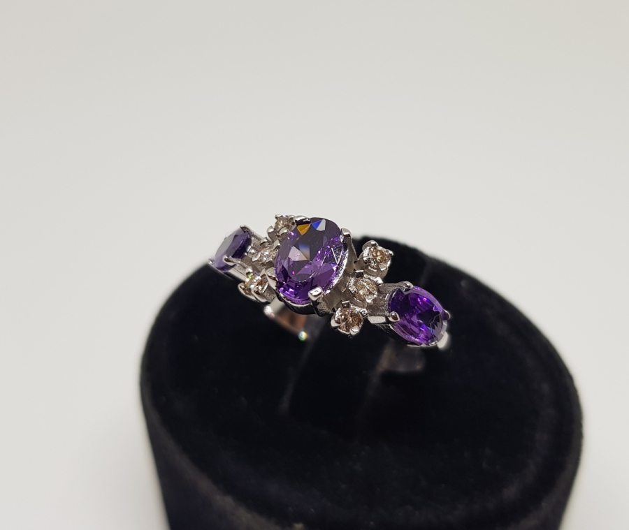 PIRLANTA VE AMETİST TAŞLI ÜÇLÜ SIRA MODEL YÜZÜK