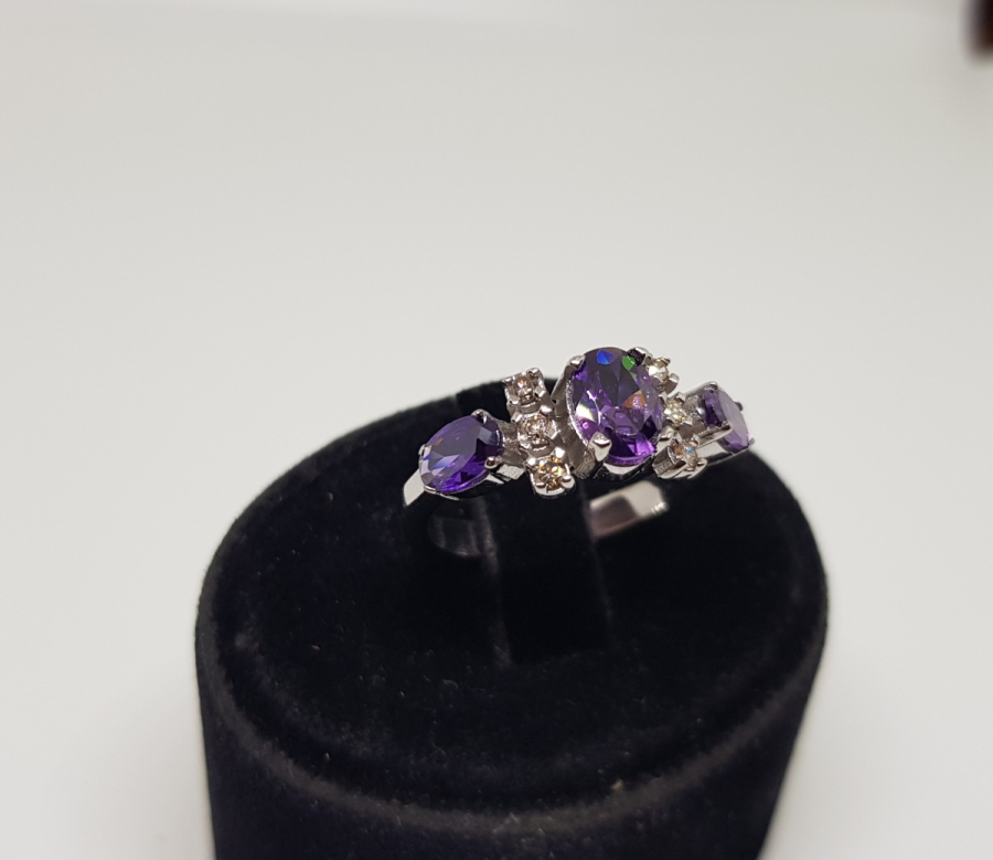 PIRLANTA VE AMETİST TAŞLI ÜÇLÜ SIRA MODEL YÜZÜK