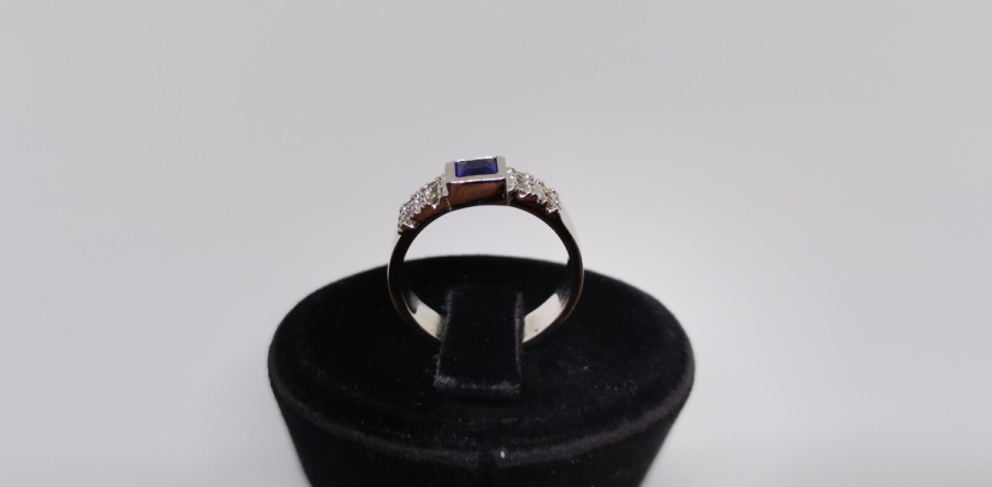 SAFİR VE PIRLANTA TAŞLI KARE MODEL YÜZÜK