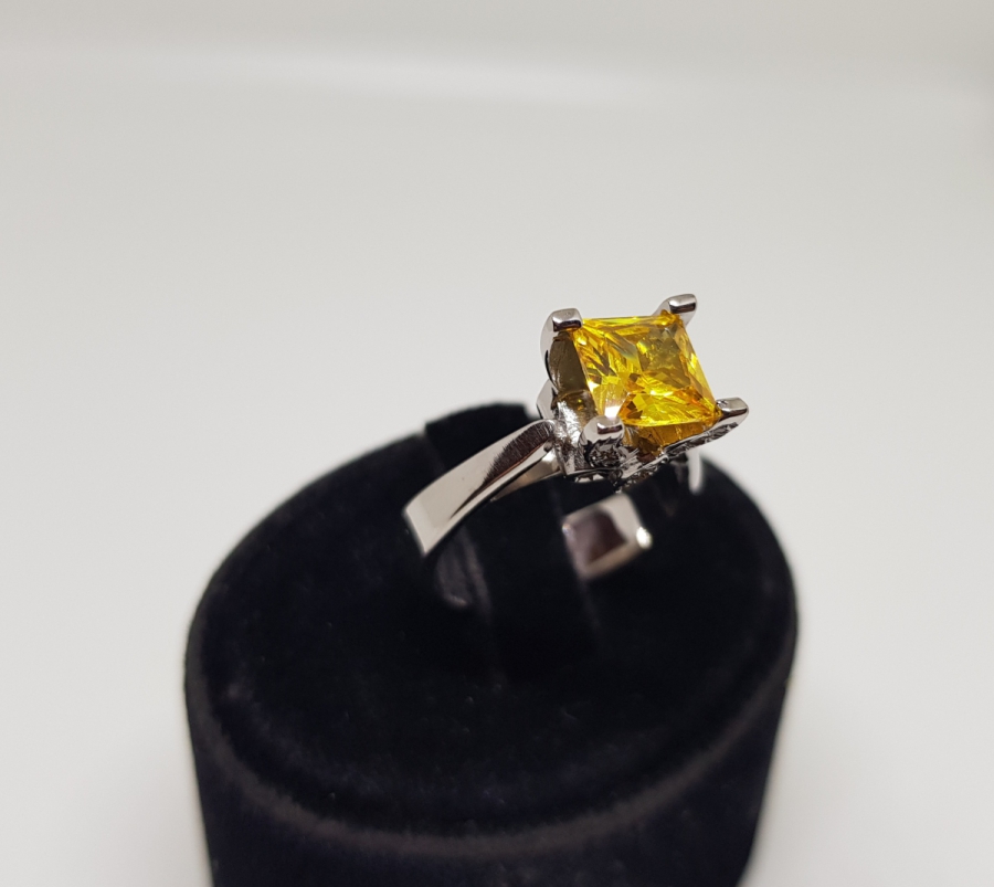 PIRLANTA VE SİTRİN TAŞLI KARE ELMAS MODELİ YÜZÜK