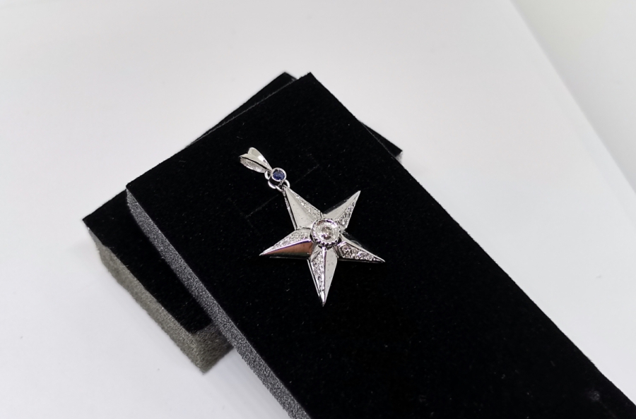 YILDIZ FORMUNDA YAPILMIŞ PIRLANTA TAŞLI KOLYE UCU