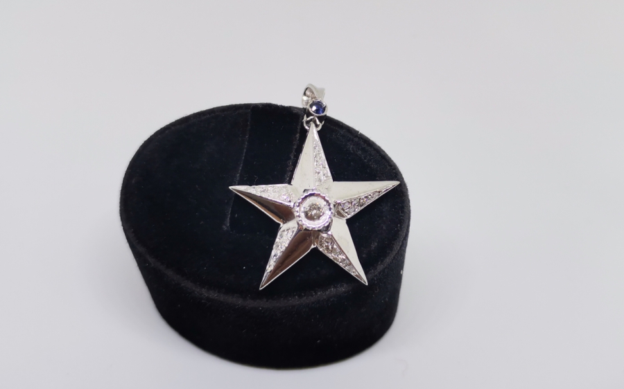 YILDIZ FORMUNDA YAPILMIŞ PIRLANTA TAŞLI KOLYE UCU