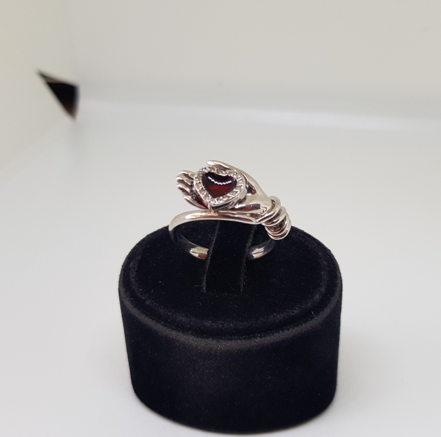 YAKUT VE PIRLANTA TAŞLI AVUÇ İÇİ KALP MODEL YÜZÜK