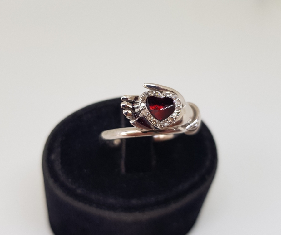 YAKUT VE PIRLANTA TAŞLI AVUÇ İÇİ KALP MODEL YÜZÜK