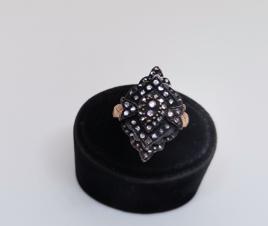 ELMAS TAŞLI GİRİT MODELİ YÜZÜK