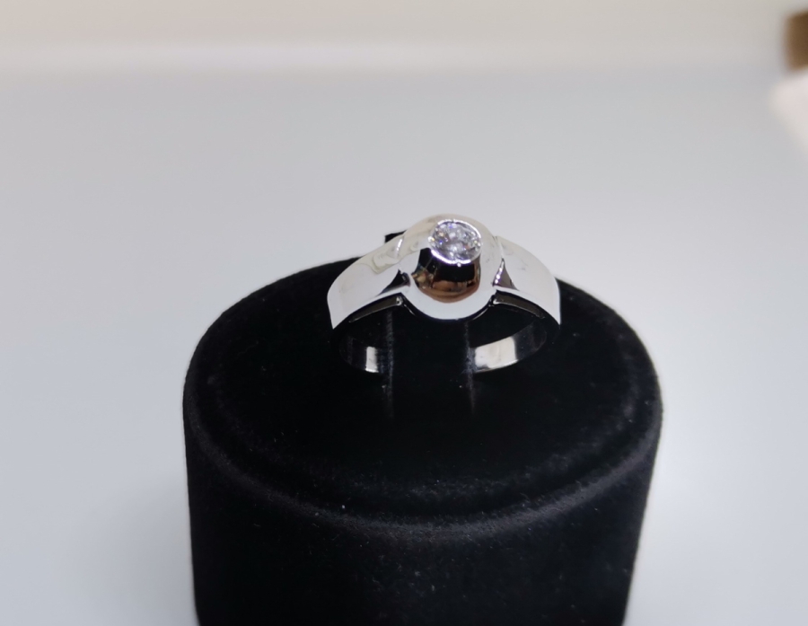 TEKTAŞ MODELİ PIRLANTA TAŞLI YÜZÜK