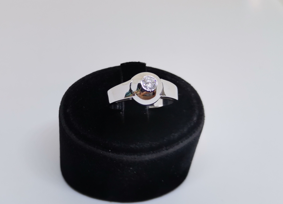 TEKTAŞ MODELİ PIRLANTA TAŞLI YÜZÜK