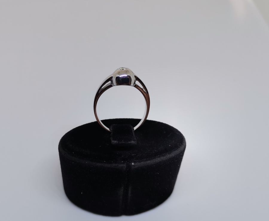 TEKTAŞ MODELİ PIRLANTA TAŞLI YÜZÜK