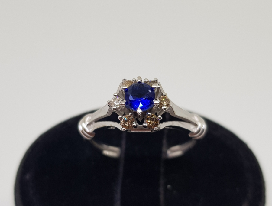 SAFİR VE PIRLANTA TAŞLI KARNİK ÇİÇEĞİ MODELİ YÜZÜK