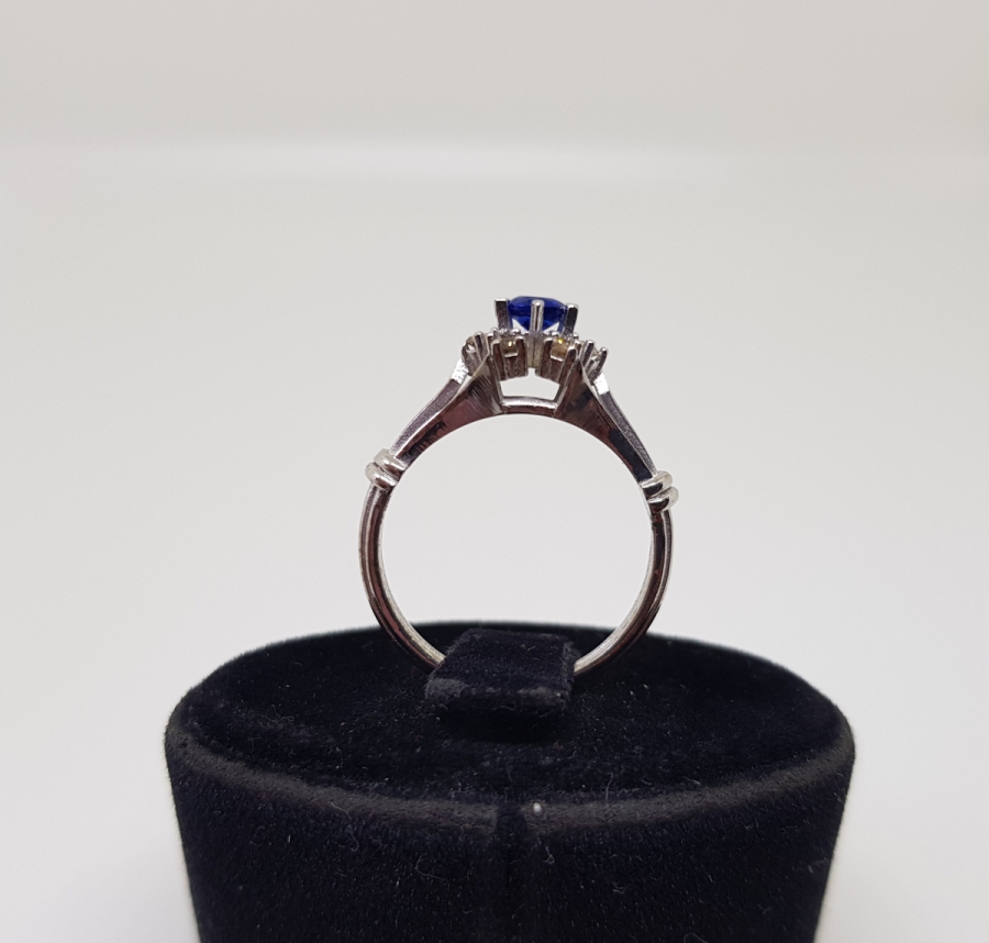 SAFİR VE PIRLANTA TAŞLI KARNİK ÇİÇEĞİ MODELİ YÜZÜK