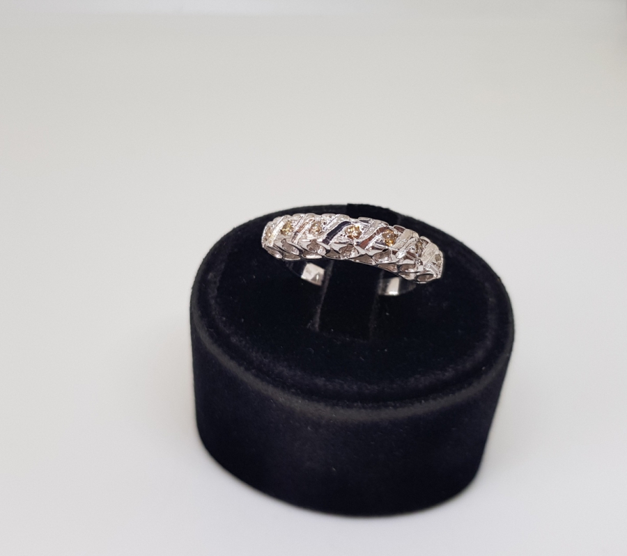 YEDİ TAŞ BULUNAN PIRLANTA YÜZÜK