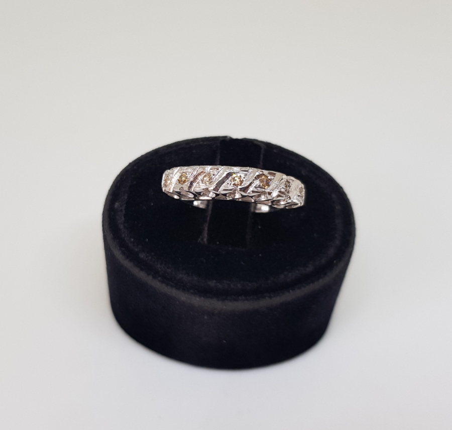 YEDİ TAŞ BULUNAN PIRLANTA YÜZÜK