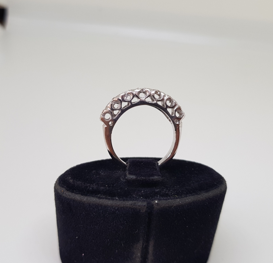 YEDİ TAŞ BULUNAN PIRLANTA YÜZÜK