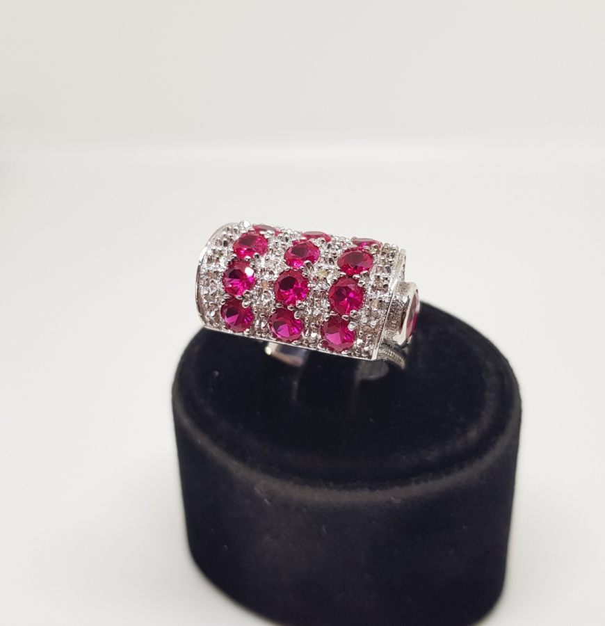 MÜHRE MODEL YAKUT VE PIRLANTA TAŞLI YÜZÜK