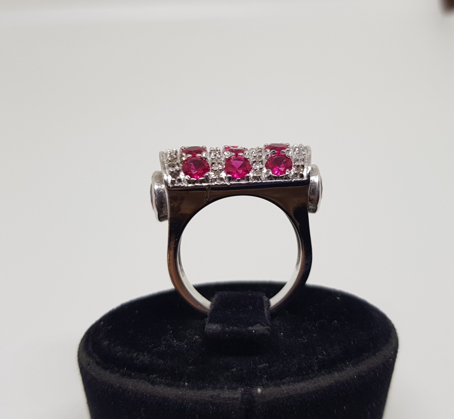 MÜHRE MODEL YAKUT VE PIRLANTA TAŞLI YÜZÜK