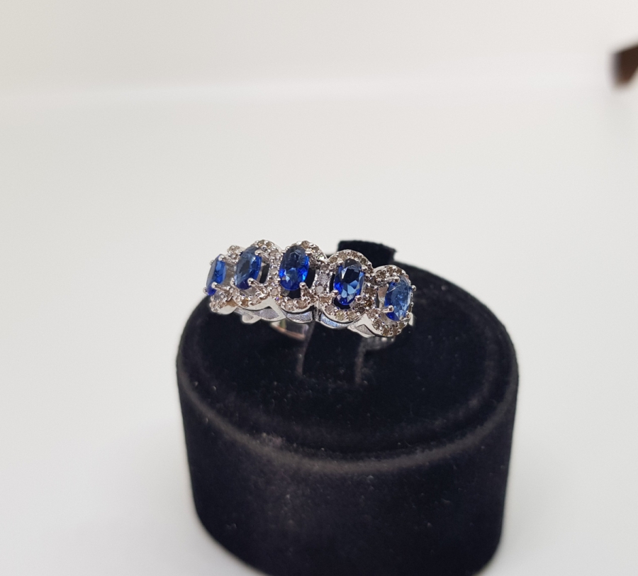 SAFİR VE PIRLANTA TAŞLI YARIM TAMTUR MODEL YÜZÜK