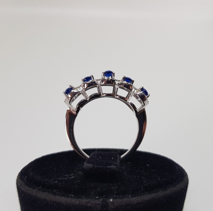 SAFİR VE PIRLANTA TAŞLI YARIM TAMTUR MODEL YÜZÜK