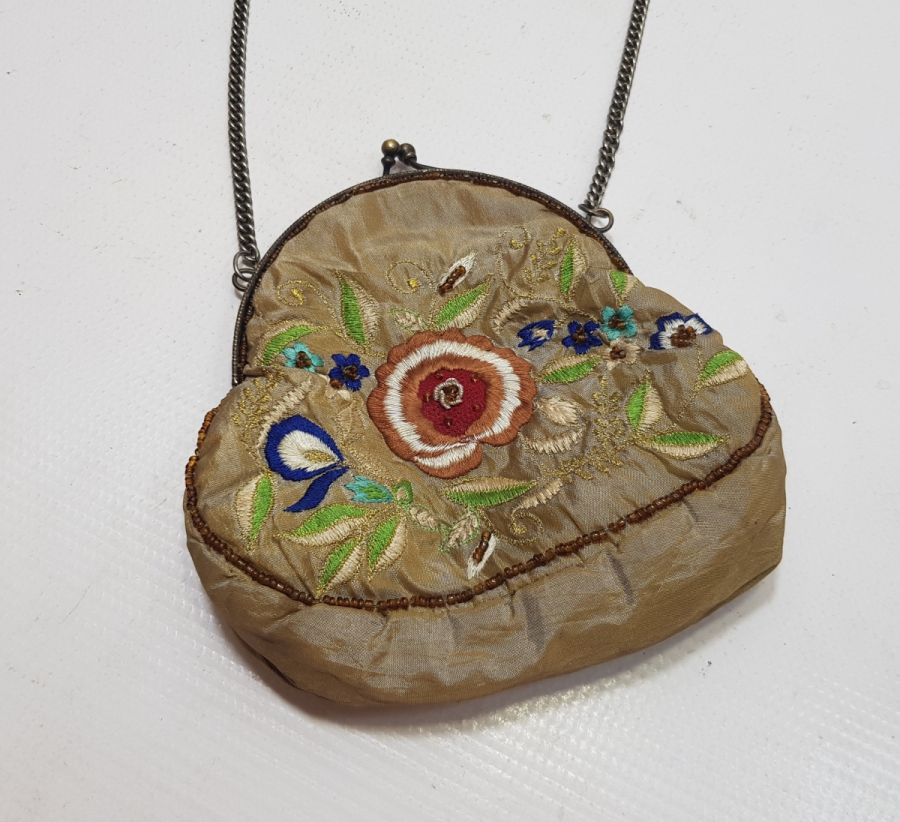 OSMANLI DÖNEMİ ÜZERİ İŞLEMELİ İPEK GECE ÇANTASI