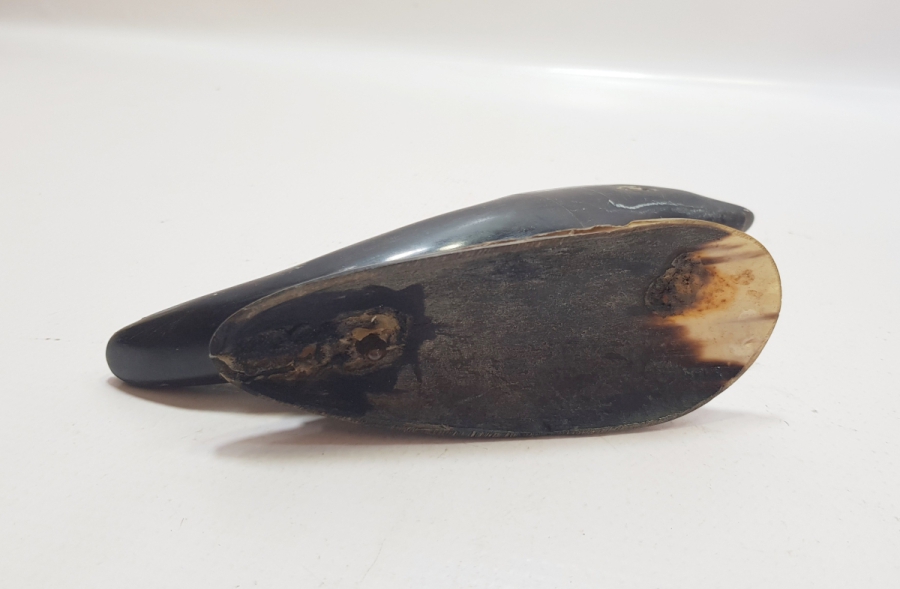 BOYNUZDAN MAMUL ANTİKA MASA ÜSTÜ OBJESİ