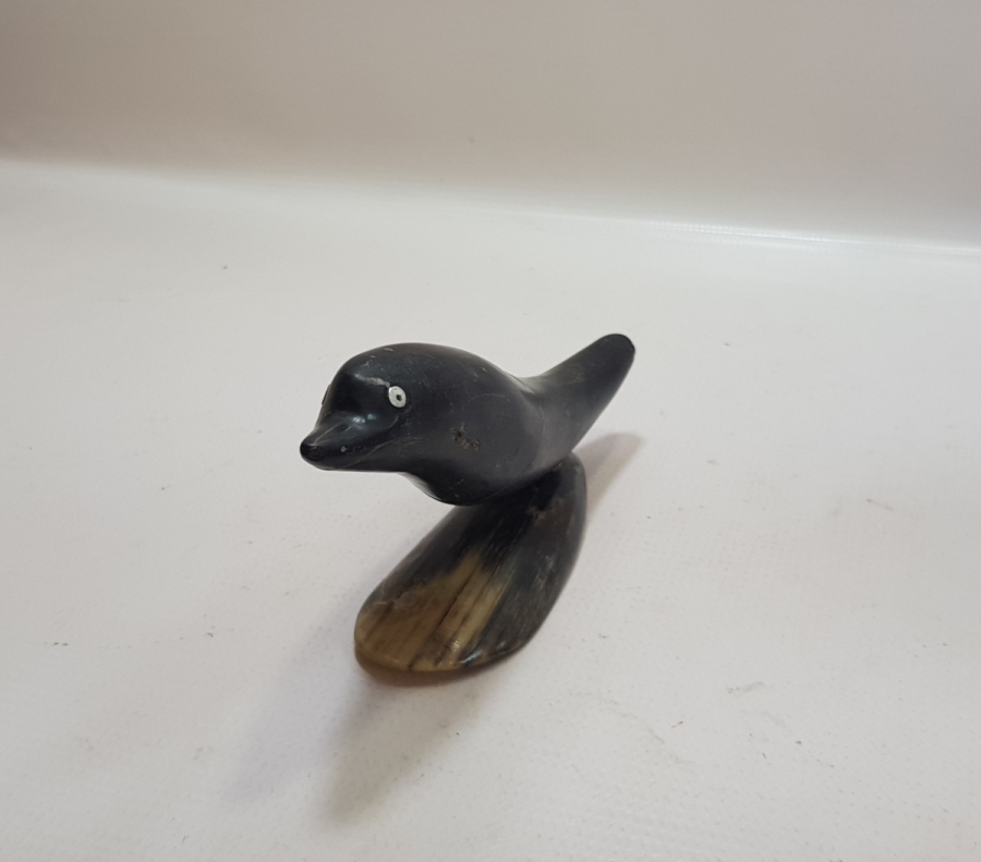 BOYNUZDAN MAMUL ANTİKA MASA ÜSTÜ OBJESİ