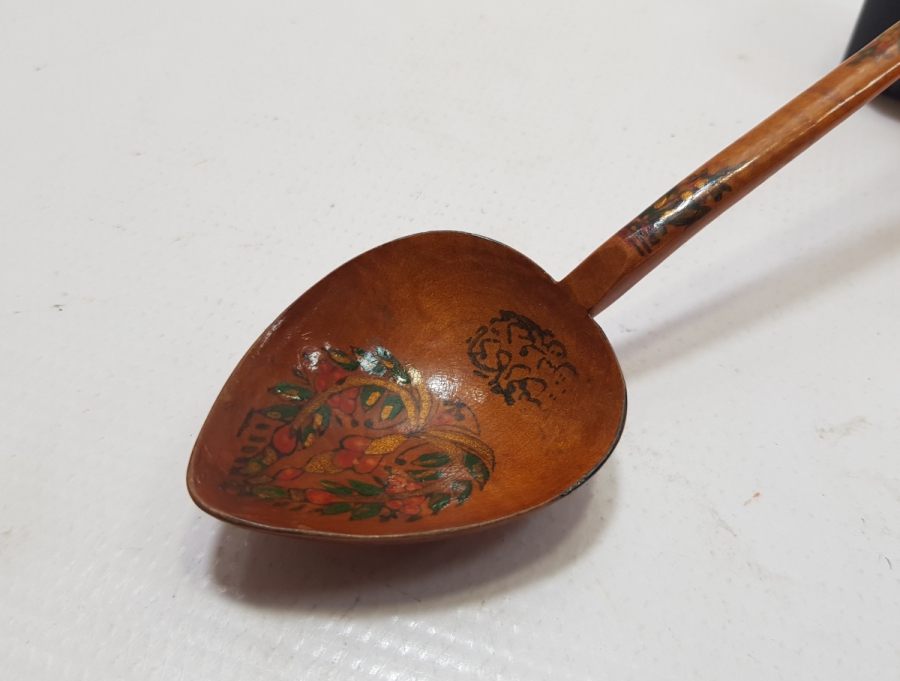 ÜZERİ OSMANLICA YAZILI OSMANLI DÖNEMİ KONYALI BİR DERVİŞ TARAFINDAN YAPILMIŞ EL BOYAMA TAHTA KAŞIK